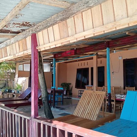 Mamalis Homestay Manado Bagian luar foto
