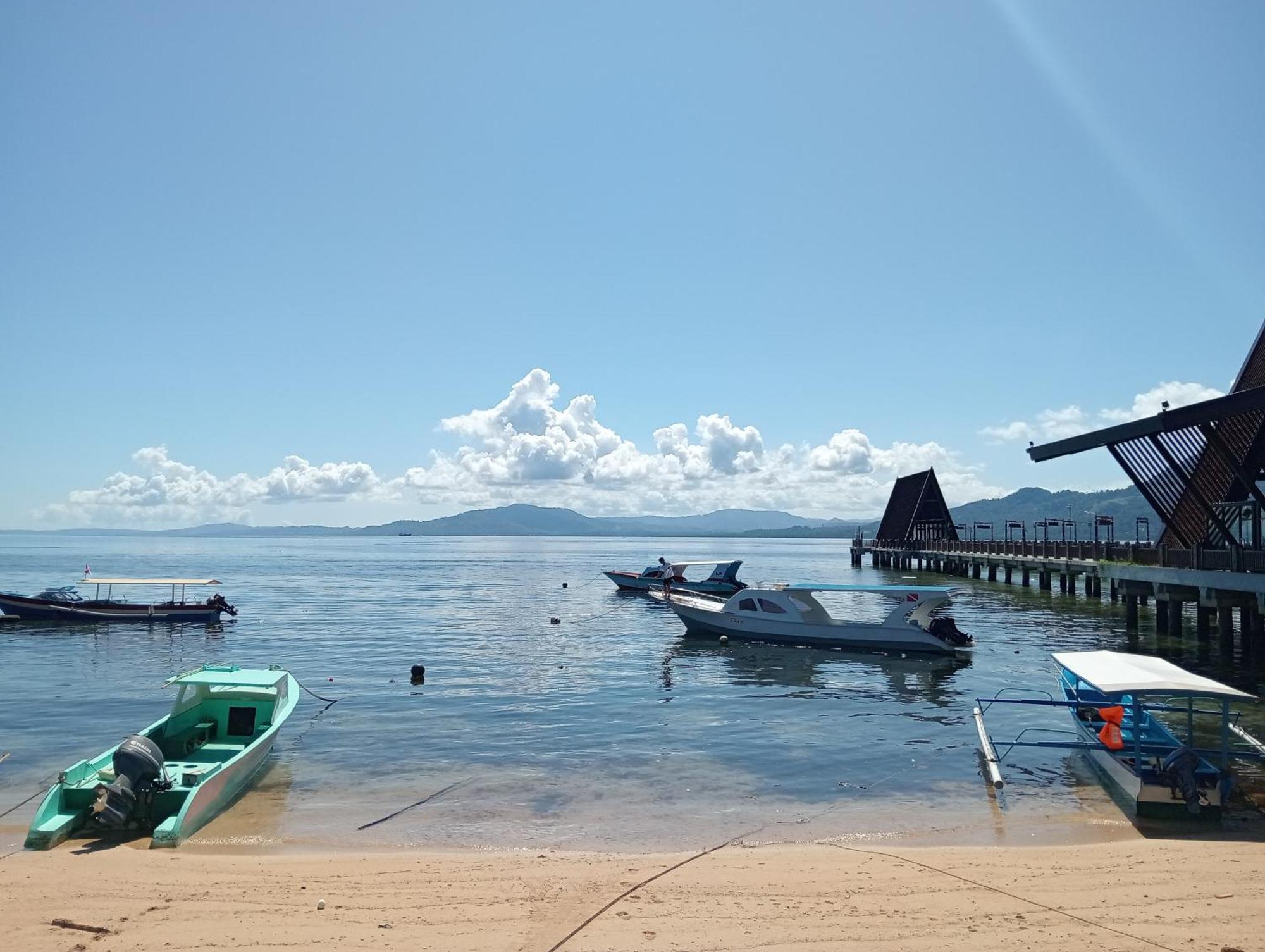 Mamalis Homestay Manado Bagian luar foto