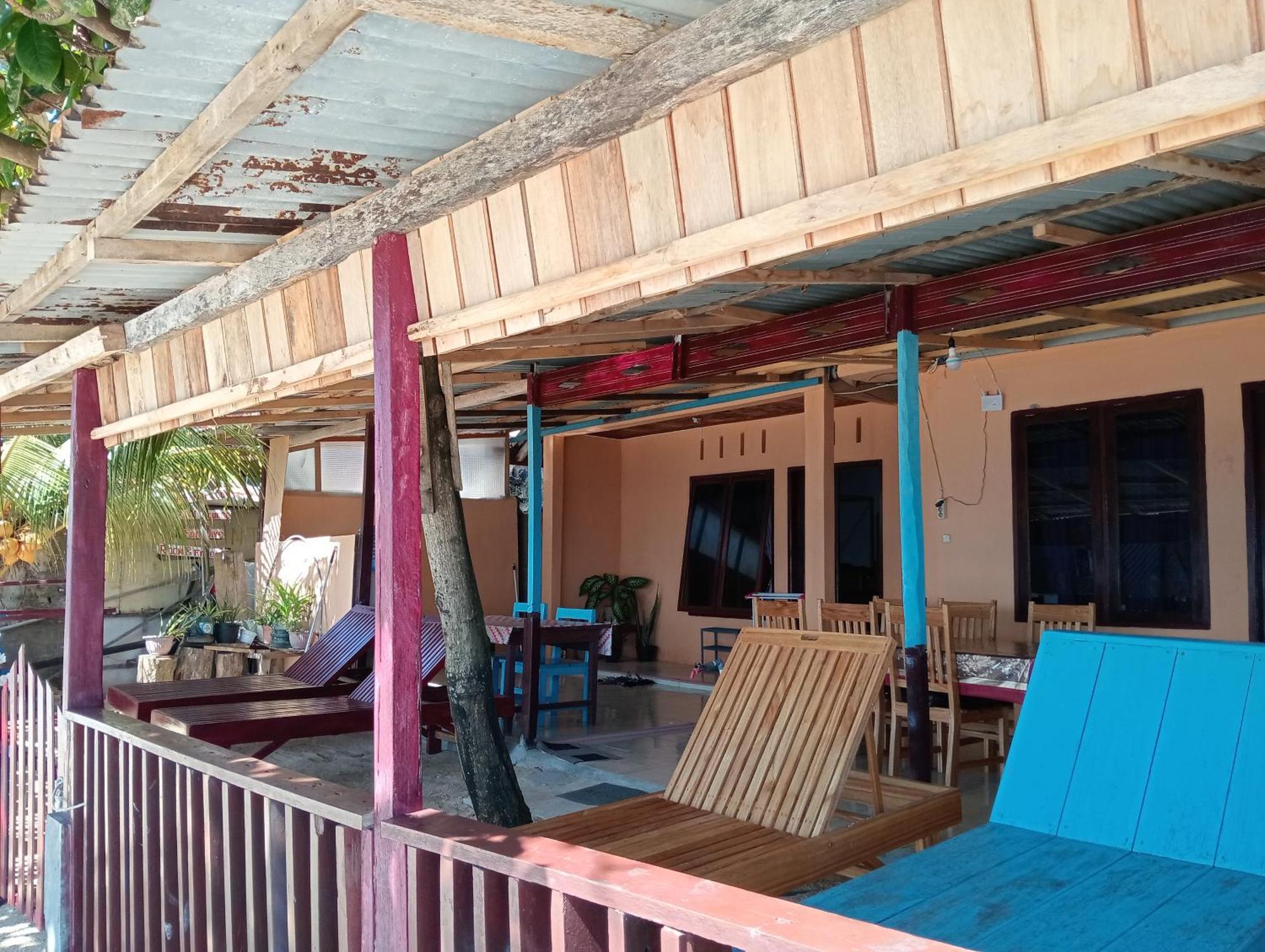Mamalis Homestay Manado Bagian luar foto