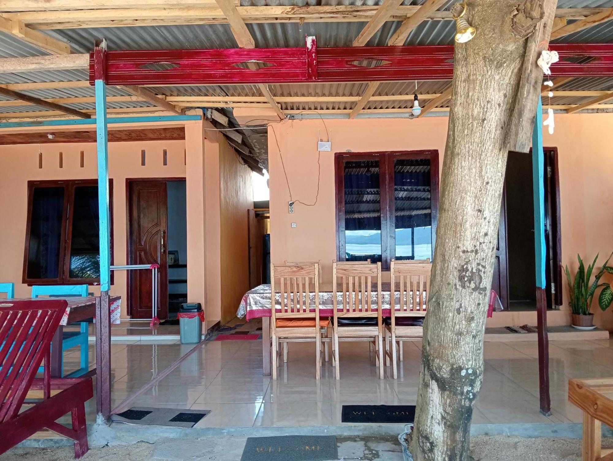 Mamalis Homestay Manado Bagian luar foto
