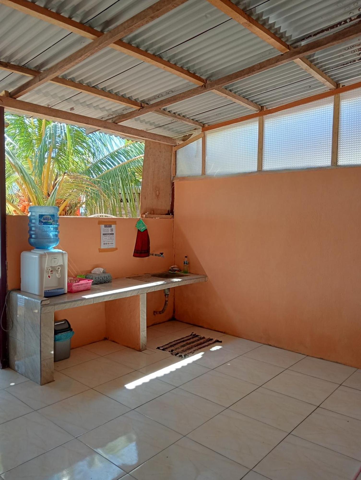 Mamalis Homestay Manado Bagian luar foto