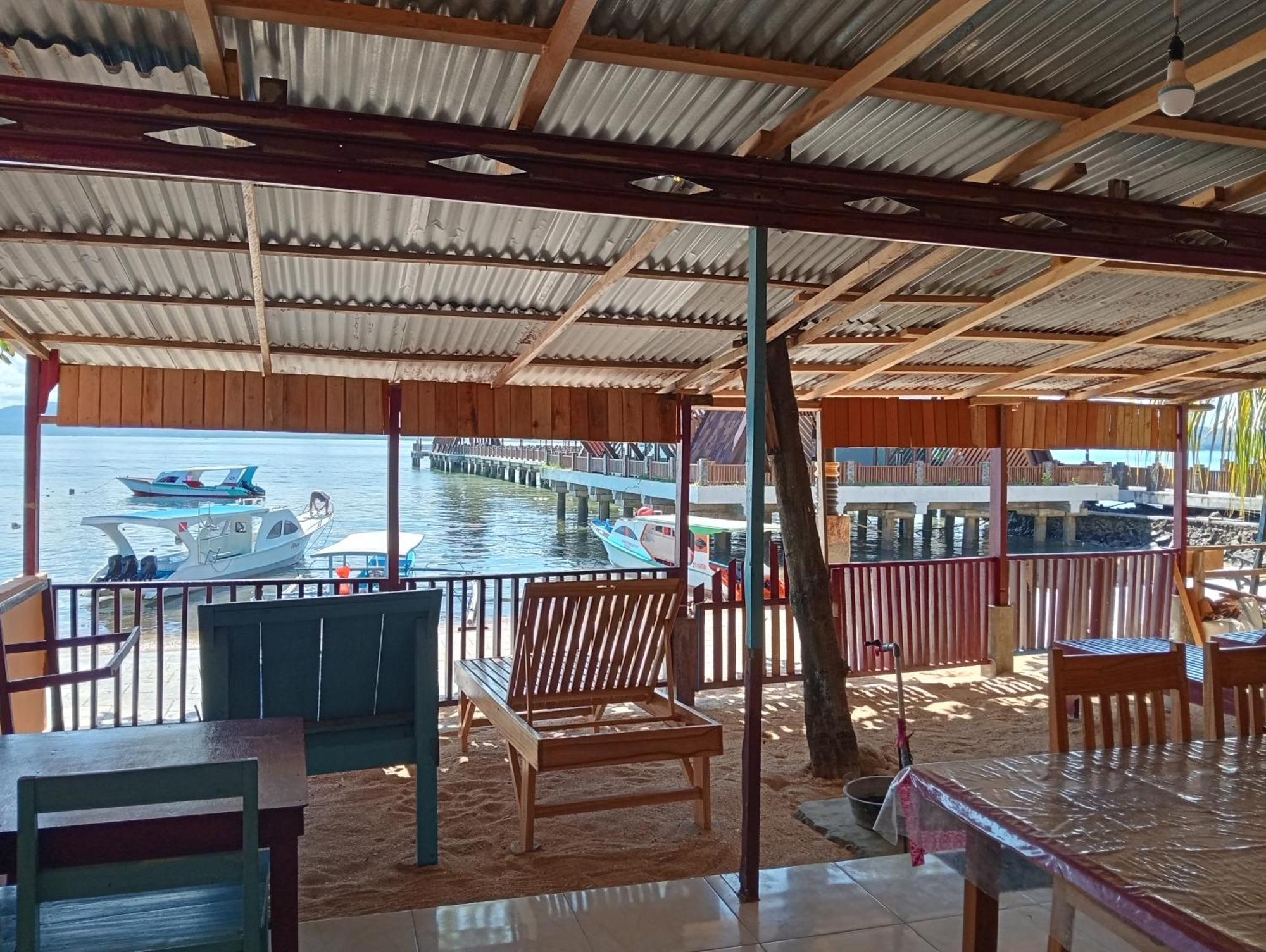 Mamalis Homestay Manado Bagian luar foto