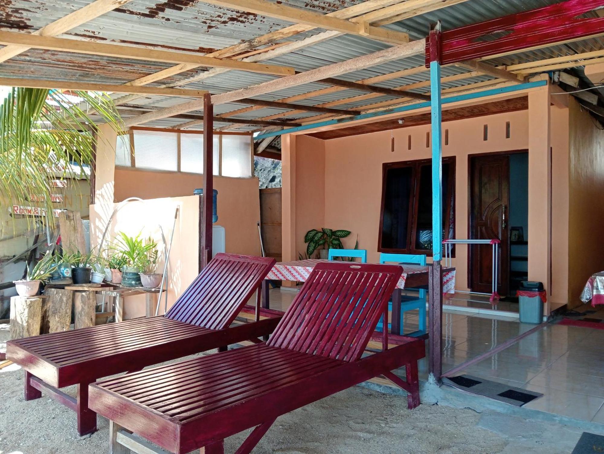 Mamalis Homestay Manado Bagian luar foto