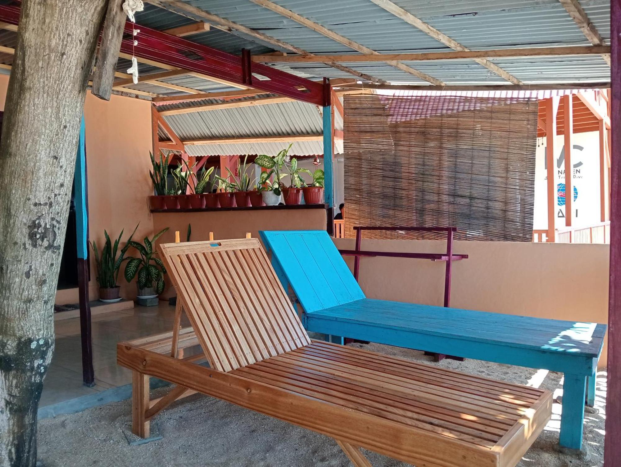 Mamalis Homestay Manado Bagian luar foto