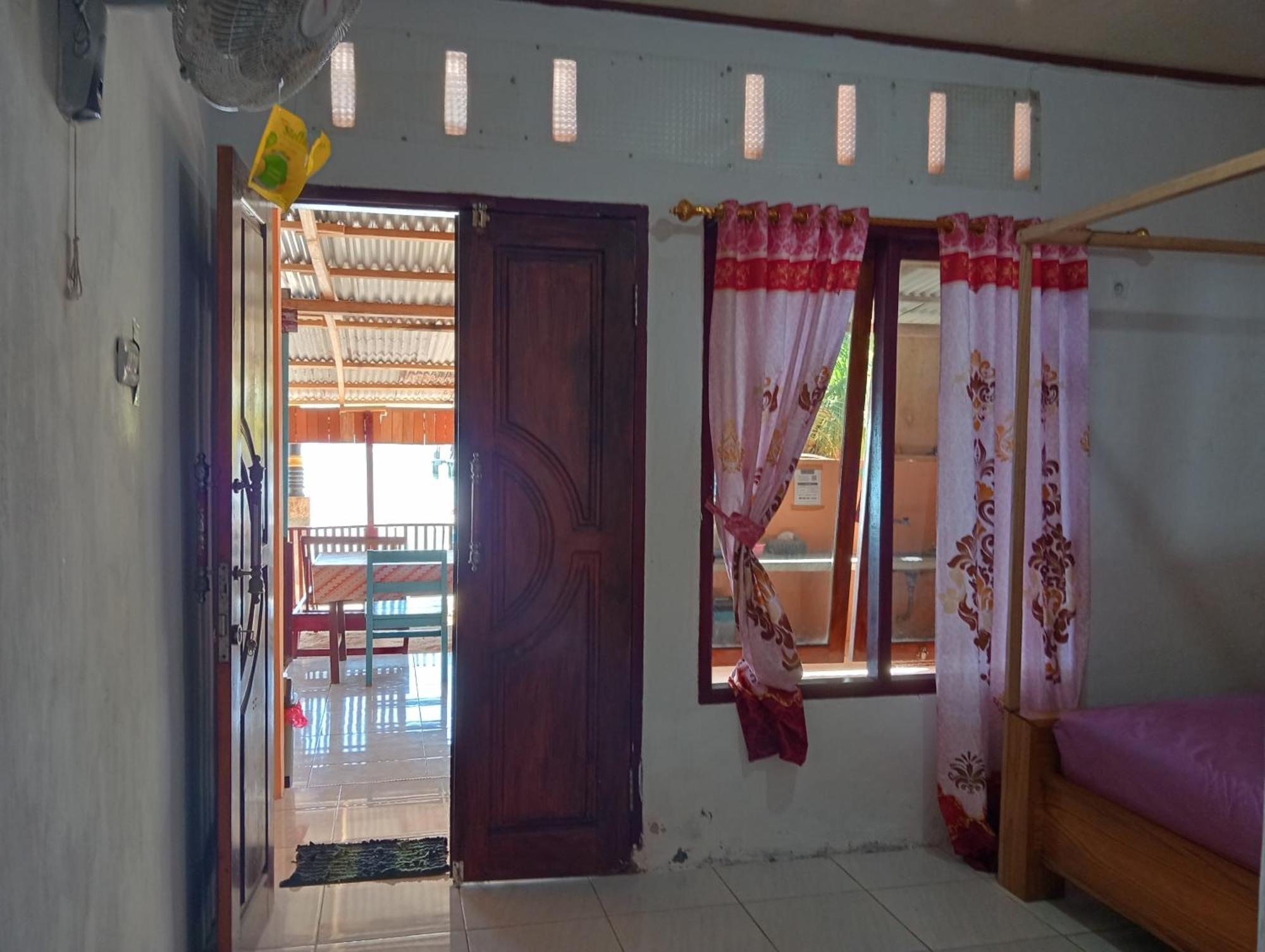 Mamalis Homestay Manado Bagian luar foto